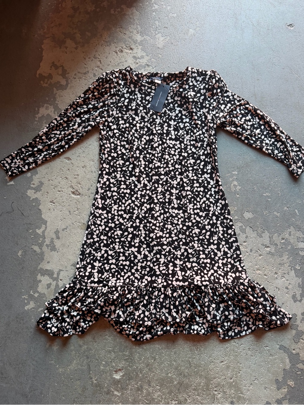 “New” Tommy Hilfiger Black Dress with Cream Leaf Print and Ruffle Hem size2P